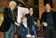 Assegnazione del premio ''Il Campione'' al nostro Club - Nella foto, Mario Melazzini con la statuetta