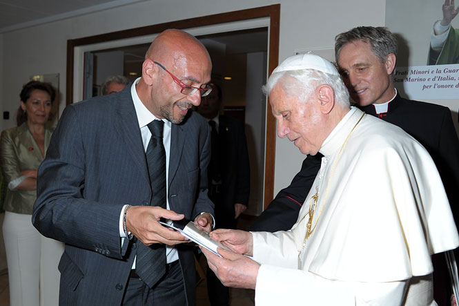 L'incontro del presidente del Club, Massimo Pandolfi, col Papa Benedetto XVI (foto de L'Osservatore Romano)
